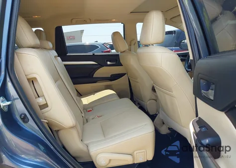 2019 Toyota Highlander Xle z USA, uszkodzony, nr VIN 5TDKZRFH9KS322443